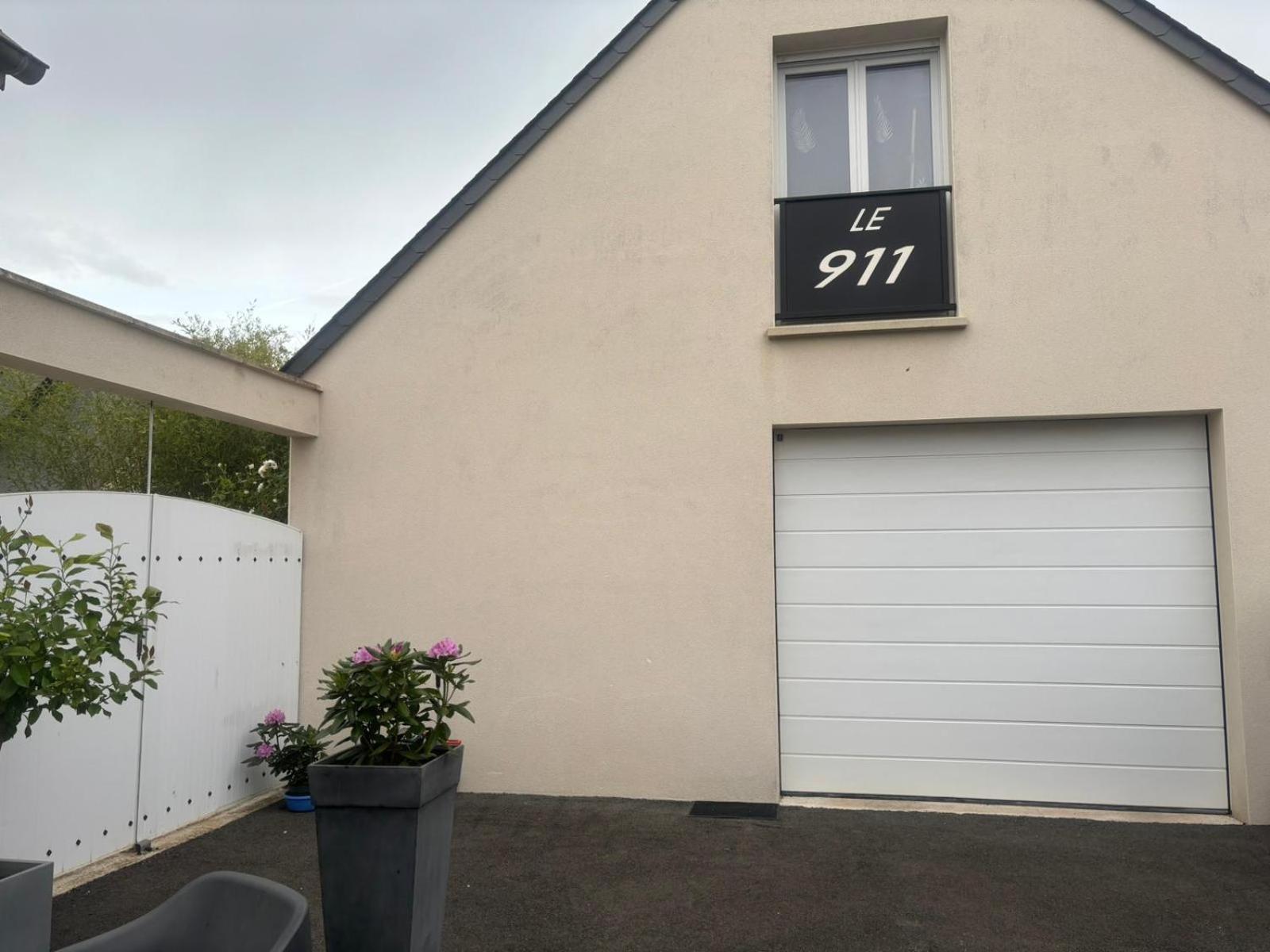 Hotel Le 911 Nazelles-Negron Esterno foto